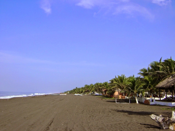 Imagen de los exteriores del Hotel Tortugas Place Y Bungalos. Foto 16