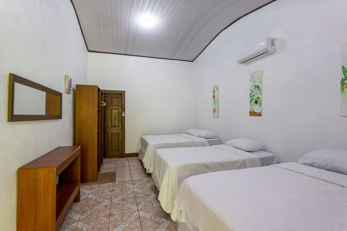 Imagen de la habitación del Hotel Tortuguero Beachfront. Foto 12