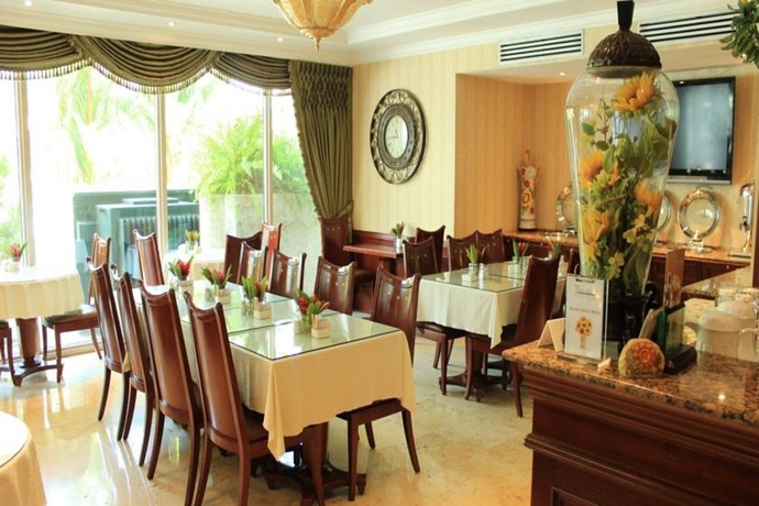 Imagen general del Hotel Toscana Inn. Foto 8