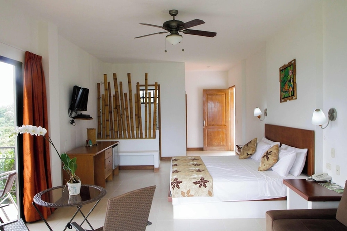 Imagen de la habitación del Hotel Toscana, La Mesa. Foto 3