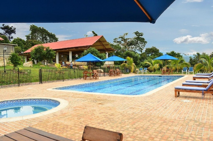Imagen de la piscina del Hotel Toscana, La Mesa. Foto 13
