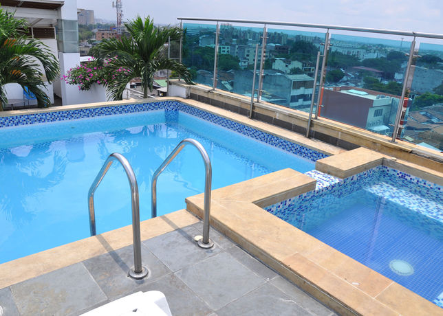 Imagen de la piscina del Hotel Toscana Plaza. Foto 8