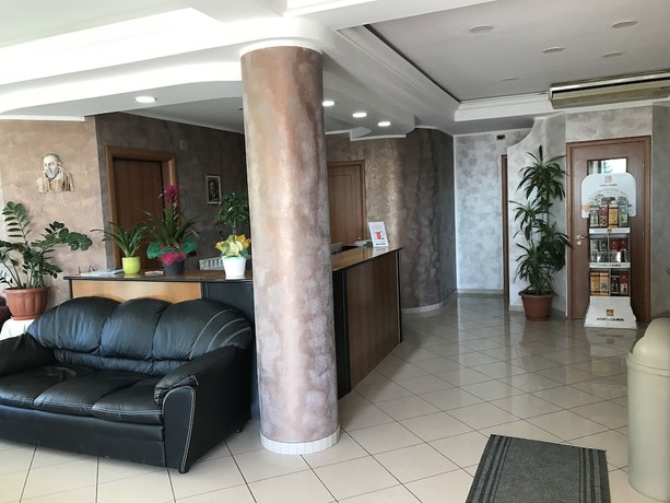 Imagen de los interiores del Hotel Toscano. Foto 18