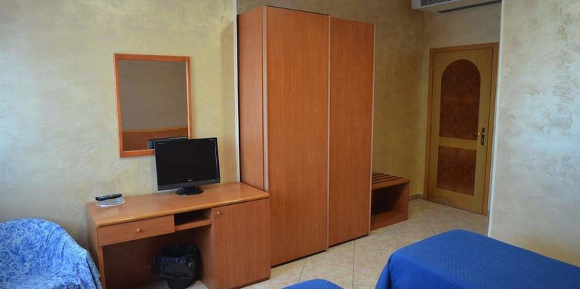 Imagen de la habitación del Hotel Toscano. Foto 9