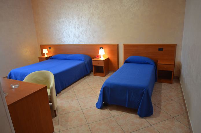 Imagen de la habitación del Hotel Toscano. Foto 13
