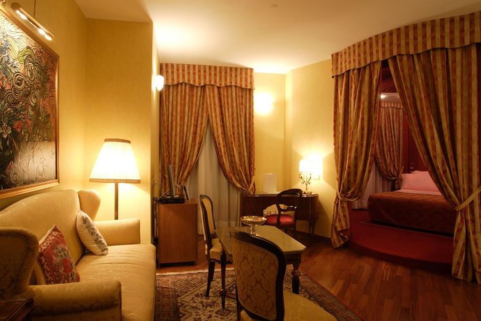 Imagen de la piscina del Hotel Tosco Romagnolo. Foto 15