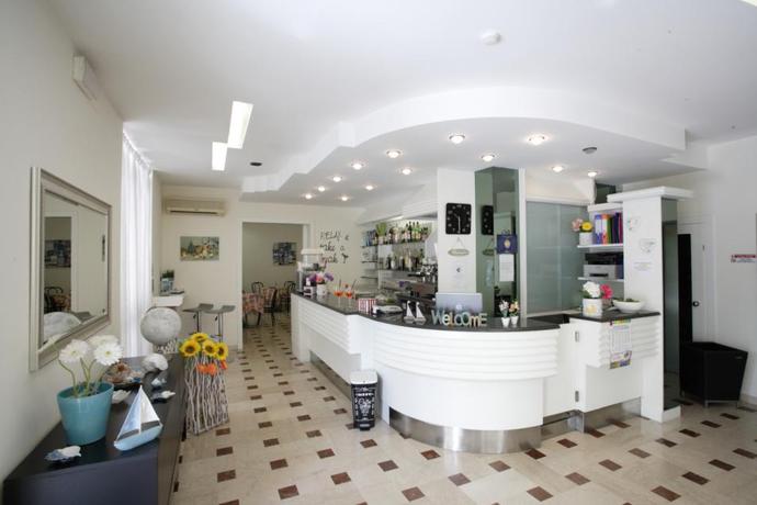 Imagen de los interiores del Hotel Tosi. Foto 15