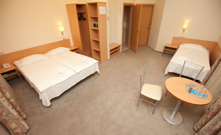 Imagen de la habitación del Hotel Toss. Foto 4