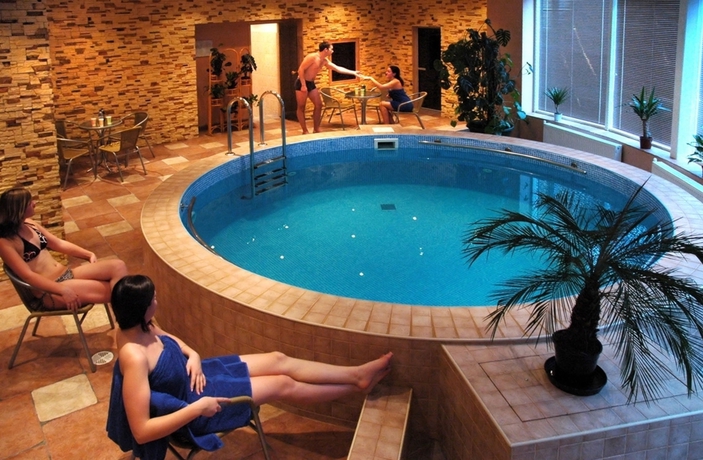 Imagen de la piscina del Hotel Toss. Foto 11