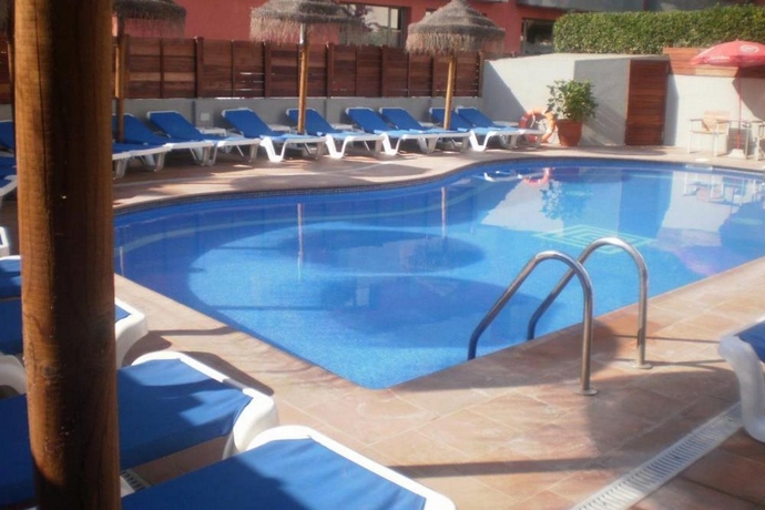Imagen de la piscina del Hotel Tossamar. Foto 12