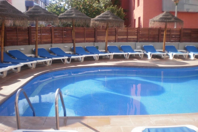 Imagen de la piscina del Hotel Tossamar. Foto 13