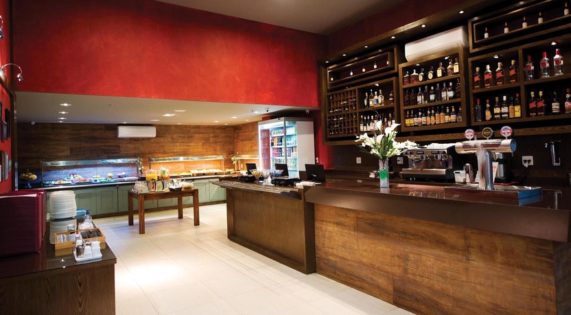 Imagen del bar/restaurante del Hotel Total. Foto 3