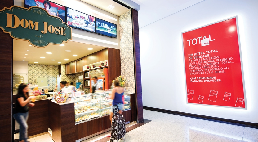 Imagen del bar/restaurante del Hotel Total. Foto 4