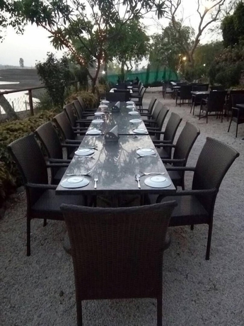 Imagen del bar/restaurante del Hotel Touchwood Resort Bhopal. Foto 5