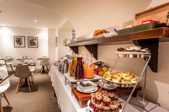 Imagen del bar/restaurante del Hotel Toujours. Foto 2