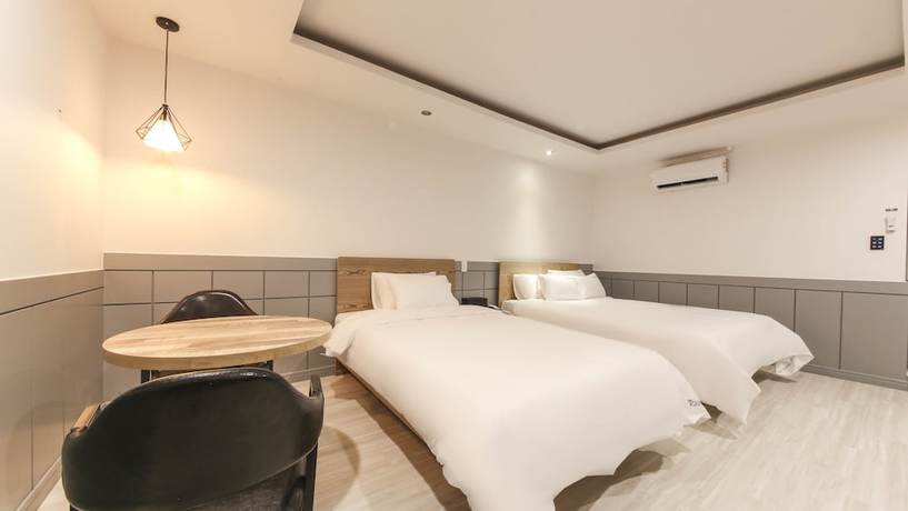 Imagen de la habitación del Hotel Tour. Foto 5