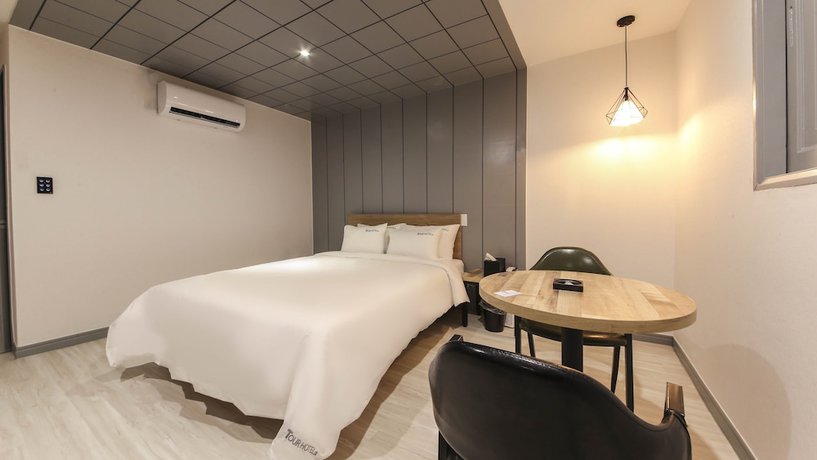 Imagen de la habitación del Hotel Tour. Foto 9