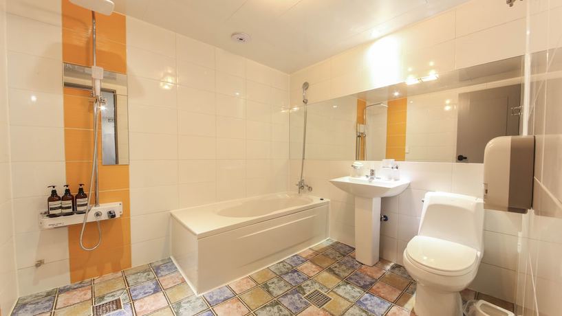 Imagen de la habitación del Hotel Tour. Foto 13