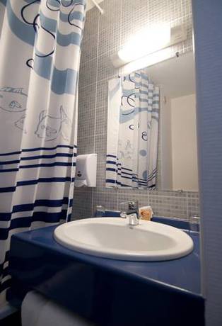 Imagen de la habitación del Hotel Tourh&ocirc;tel, B&eacute;thune. Foto 4