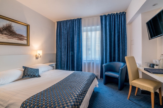 Imagen de la habitación del Hotel Touring Au Lac. Foto 3