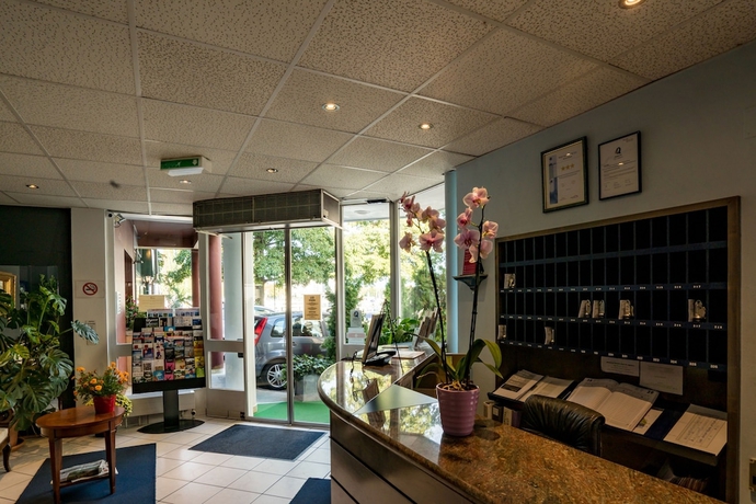 Imagen de los interiores del Hotel Touring Au Lac. Foto 17