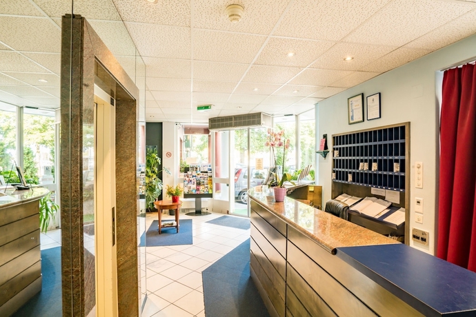 Imagen de los interiores del Hotel Touring Au Lac. Foto 19