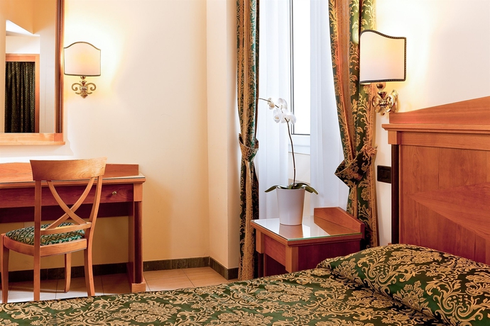 Imagen de la habitación del Hotel Touring, Bolonia. Foto 5