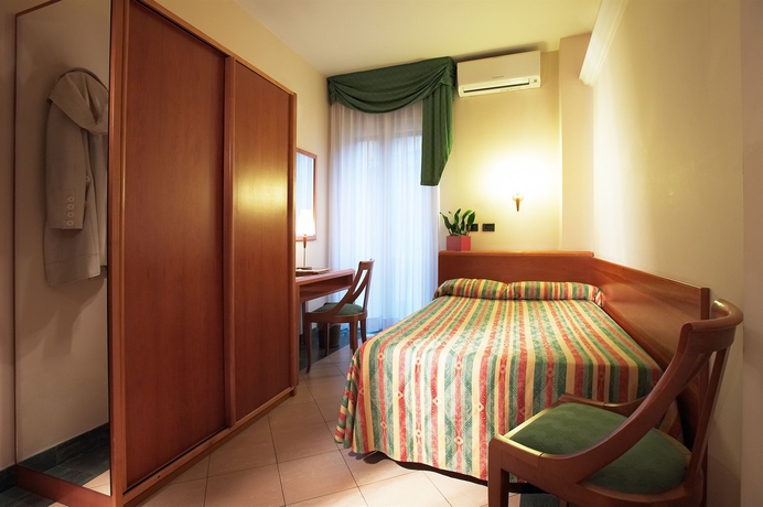 Imagen de la habitación del Hotel Touring, Bolonia. Foto 7