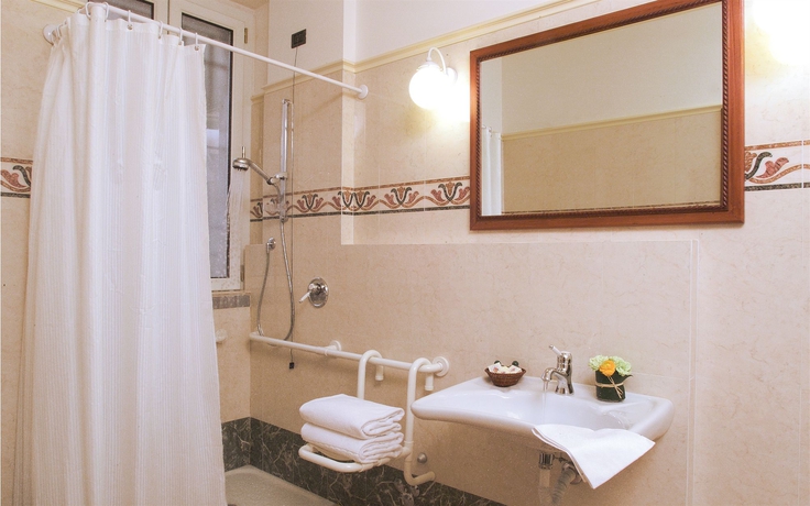 Imagen de la habitación del Hotel Touring, Bolonia. Foto 8