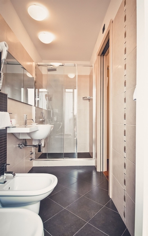 Imagen de la habitación del Hotel Touring, Bolonia. Foto 11