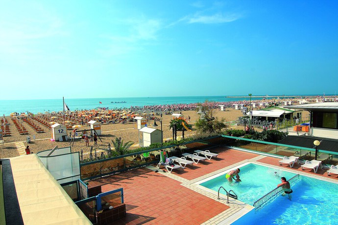 Imagen de la piscina del Hotel Touring, Caorle. Foto 19