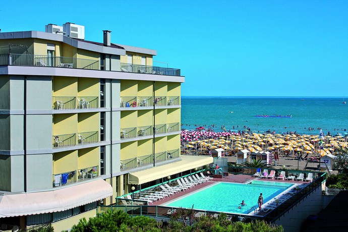 Imagen de la piscina del Hotel Touring, Caorle. Foto 20