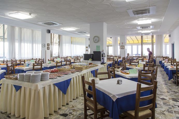 Imagen del bar/restaurante del Hotel Touring, Caorle. Foto 2