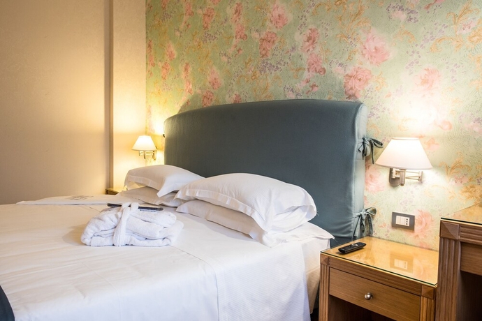 Imagen de la habitación del Hotel Touring, Carpi. Foto 3