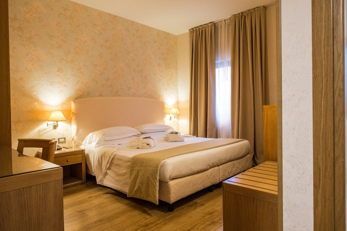 Imagen de la habitación del Hotel Touring, Carpi. Foto 4