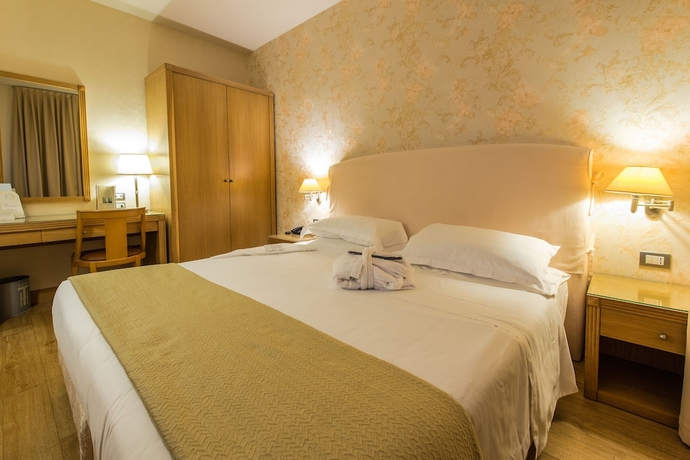 Imagen de la habitación del Hotel Touring, Carpi. Foto 6