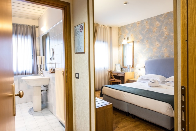 Imagen de la habitación del Hotel Touring, Carpi. Foto 13