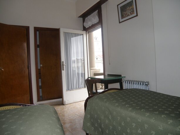 Imagen de la habitación del Hotel Touring Club. Foto 6