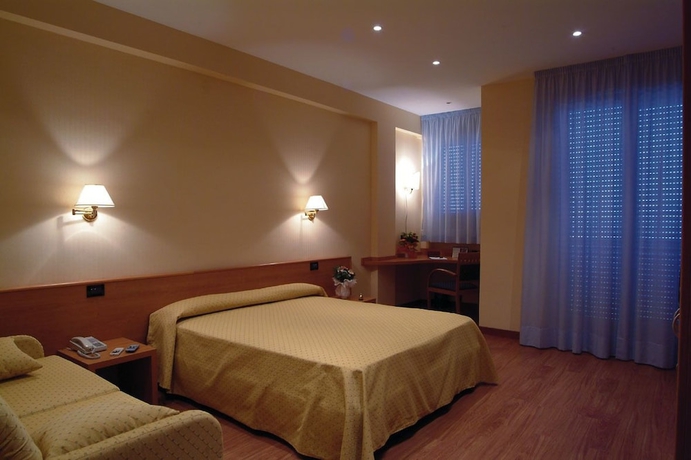 Imagen de la habitación del Hotel Touring Falconara Marittima. Foto 5