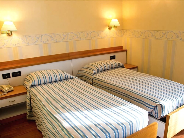 Imagen de la habitación del Hotel Touring Falconara Marittima. Foto 13