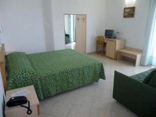Imagen de la habitación del Hotel Touring Hotel, Rodi Garganico. Foto 9