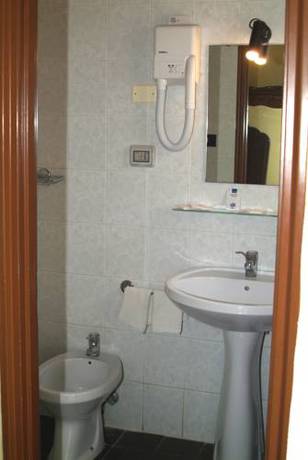 Imagen de la habitación del Hotel Touring, Messina. Foto 2