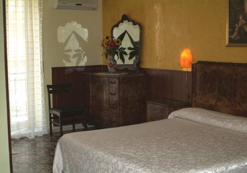 Imagen de la habitación del Hotel Touring, Messina. Foto 8