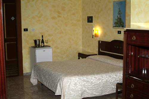 Imagen de la habitación del Hotel Touring, Messina. Foto 11