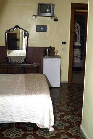 Imagen de la habitación del Hotel Touring, Messina. Foto 15