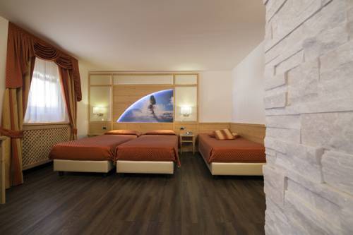 Imagen de la habitación del Hotel Touring, Predazzo. Foto 8