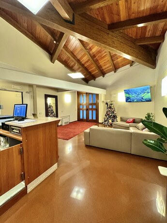 Imagen general del Hotel Touring, Seniga. Foto 9