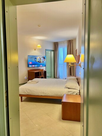 Imagen general del Hotel Touring, Seniga. Foto 10