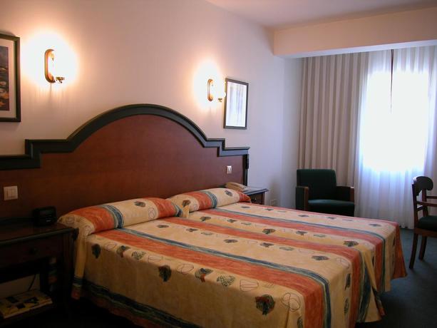 Imagen de la habitación del Hotel Touris. Foto 3
