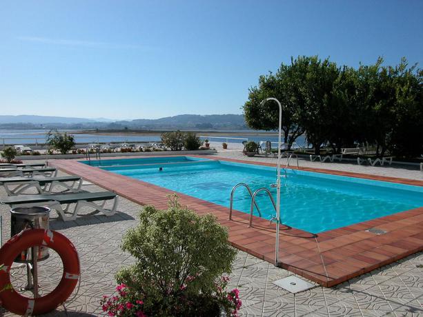 Imagen de la piscina del Hotel Touris. Foto 5